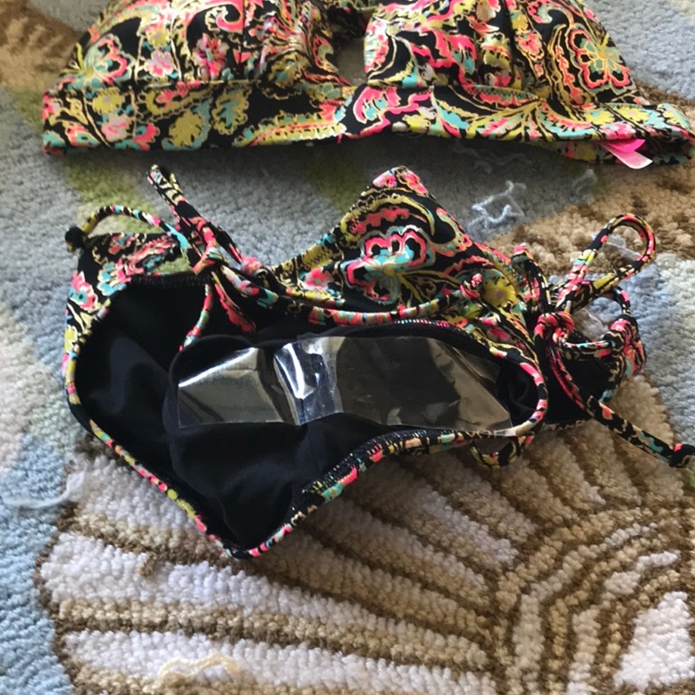 Victoria’s Secret bikini bathing suit - Picture 2 of 2
